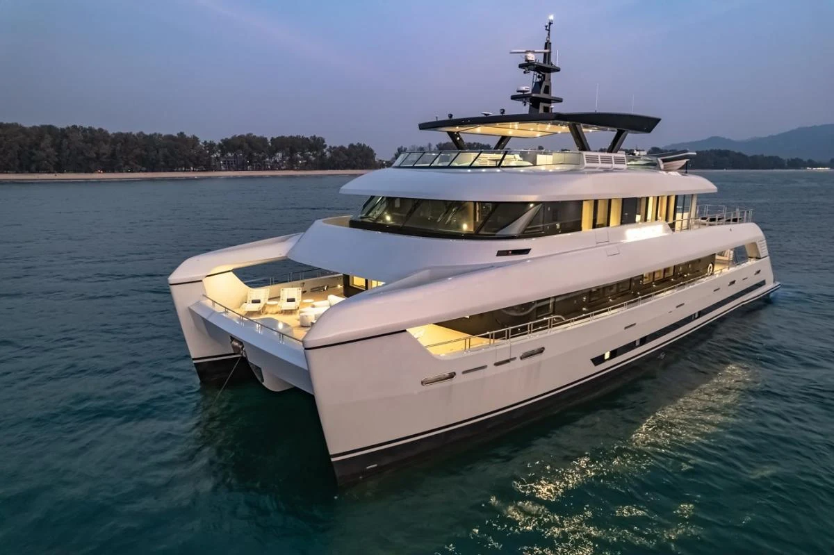 118ft Spacecat Yacht